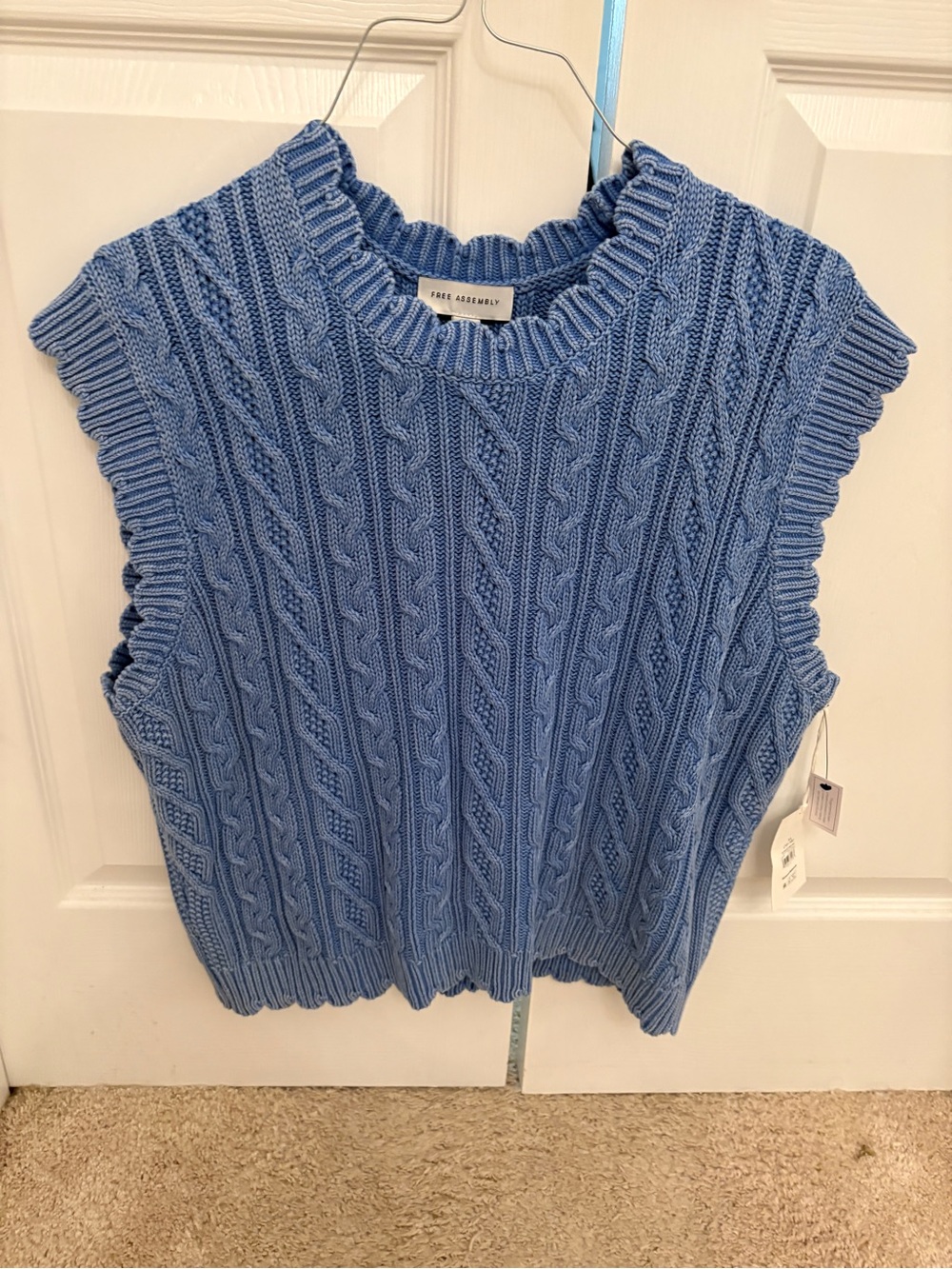 Free Assembly Blue Cable-Knit Sleeveless Sweater Vest Scalloped edge XL NWT